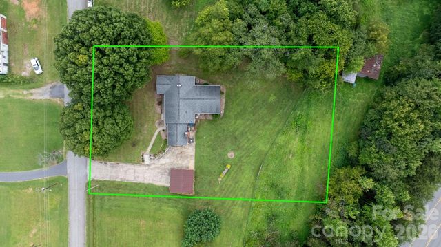 2210 19th Avenue SE, Hickory, NC 28602