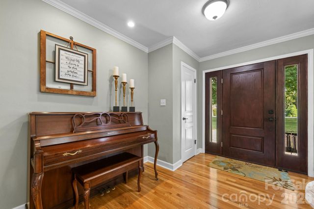 2210 19th Avenue SE, Hickory, NC 28602
