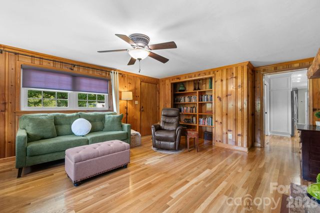 2210 19th Avenue SE, Hickory, NC 28602