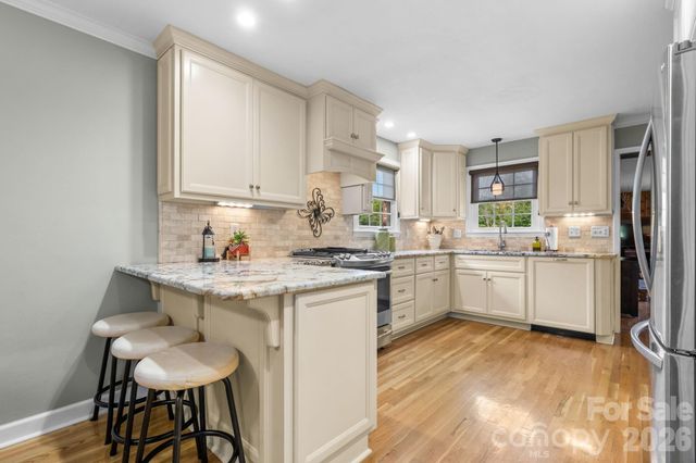 2210 19th Avenue SE, Hickory, NC 28602