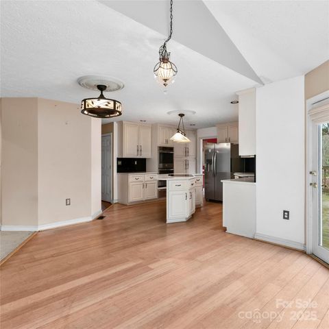 2 Sun Up Lane, Candler, NC 28715