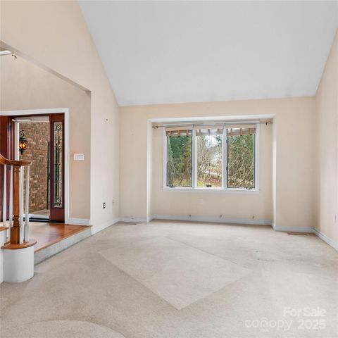 2 Sun Up Lane, Candler, NC 28715