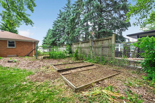 7307 W College Drive, Palos Heights, IL 60463