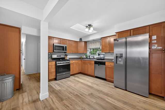7307 W College Drive, Palos Heights, IL 60463