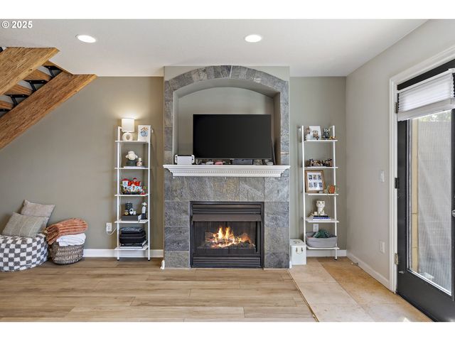 17040 Sw WHITLEY Way 201, Beaverton, OR 97006