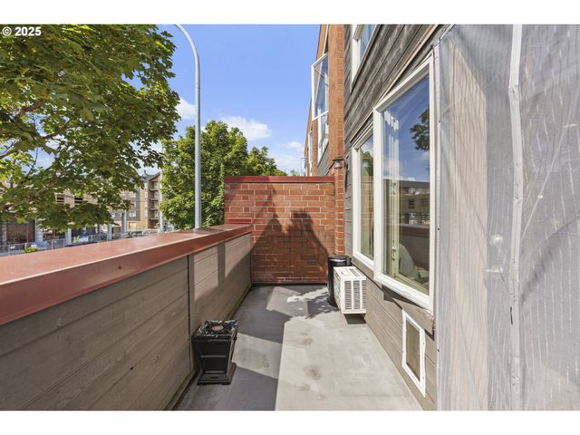 17040 Sw WHITLEY Way 201, Beaverton, OR 97006