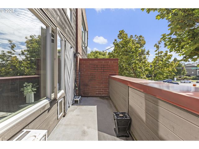 17040 Sw WHITLEY Way 201, Beaverton, OR 97006