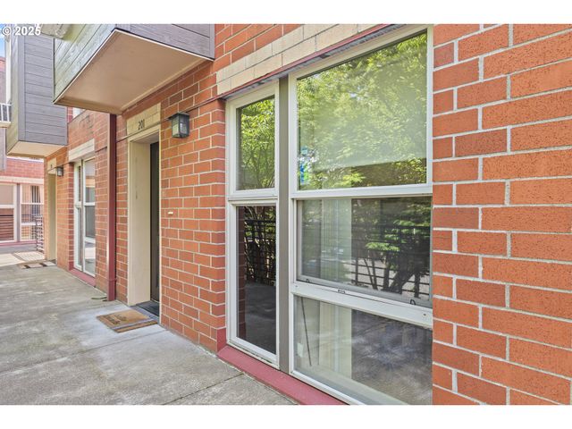 17040 Sw WHITLEY Way 201, Beaverton, OR 97006