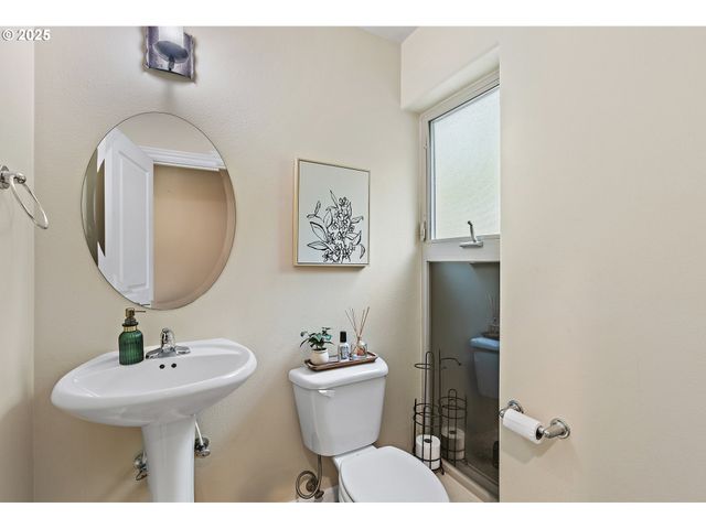 17040 Sw WHITLEY Way 201, Beaverton, OR 97006