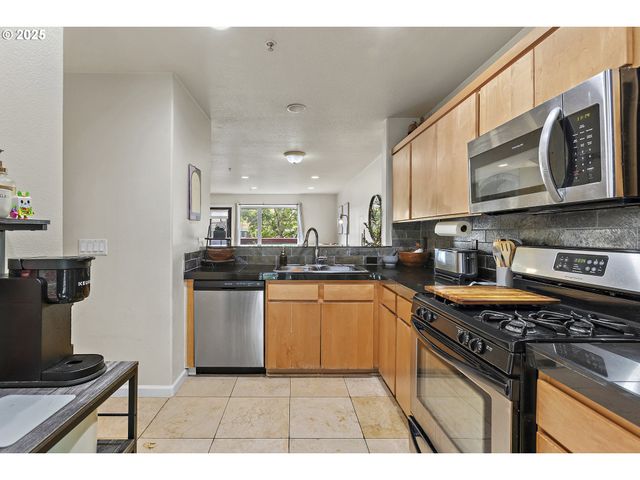 17040 Sw WHITLEY Way 201, Beaverton, OR 97006