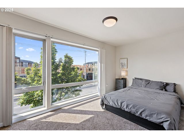 17040 Sw WHITLEY Way 201, Beaverton, OR 97006