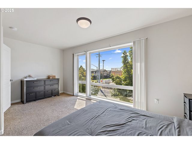 17040 Sw WHITLEY Way 201, Beaverton, OR 97006