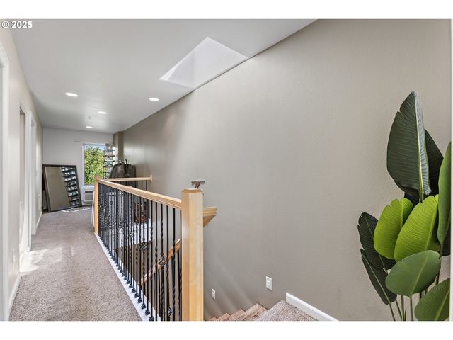 17040 Sw WHITLEY Way 201, Beaverton, OR 97006