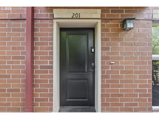 17040 Sw WHITLEY Way 201, Beaverton, OR 97006