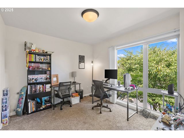 17040 Sw WHITLEY Way 201, Beaverton, OR 97006