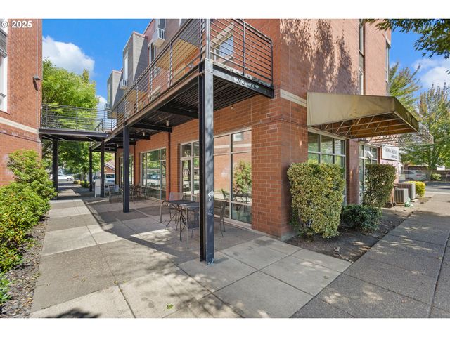 17040 Sw WHITLEY Way 201, Beaverton, OR 97006