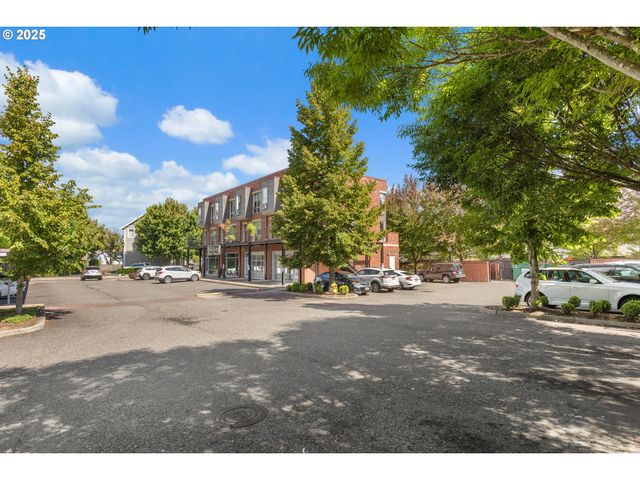 17040 Sw WHITLEY Way 201, Beaverton, OR 97006