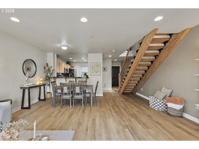 17040 Sw WHITLEY Way 201, Beaverton, OR 97006