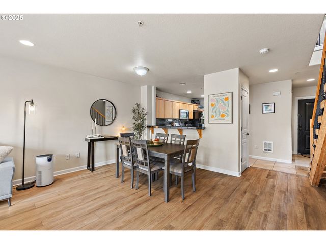 17040 Sw WHITLEY Way 201, Beaverton, OR 97006