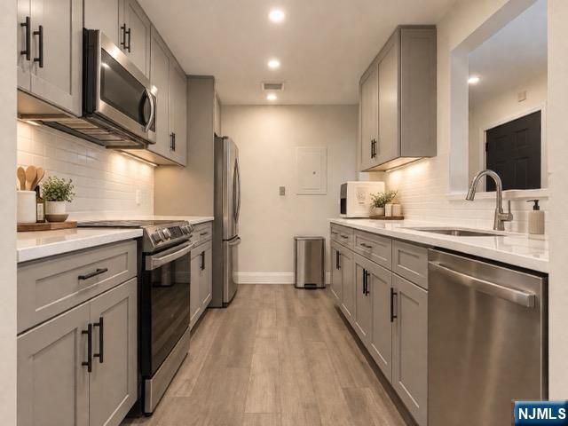 100 Crown Court 461, Edgewater, NJ 07020