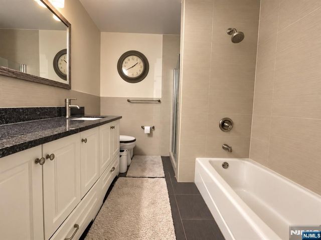 100 Crown Court 461, Edgewater, NJ 07020