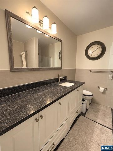 100 Crown Court 461, Edgewater, NJ 07020