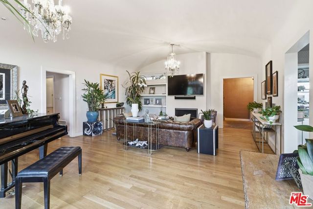 1641 N Crescent Heights Boulevard, Los Angeles, CA 90069