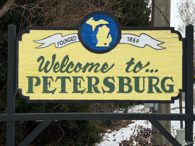 37 W Chestnut Street, Petersburg, MI 49270