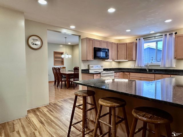 37 W Chestnut Street, Petersburg, MI 49270