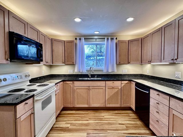 37 W Chestnut Street, Petersburg, MI 49270