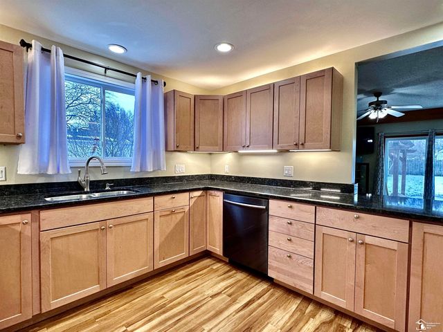 37 W Chestnut Street, Petersburg, MI 49270