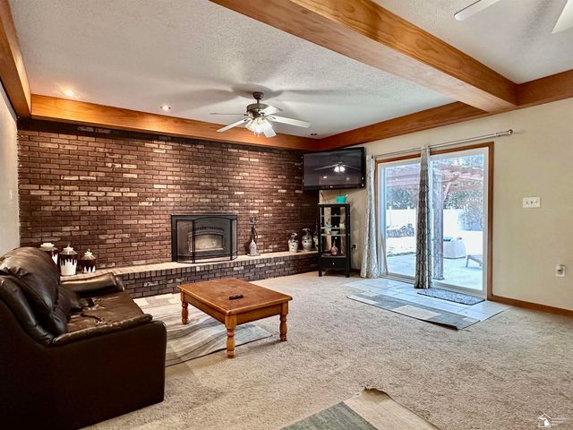 37 W Chestnut Street, Petersburg, MI 49270