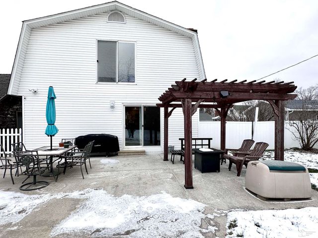 37 W Chestnut Street, Petersburg, MI 49270