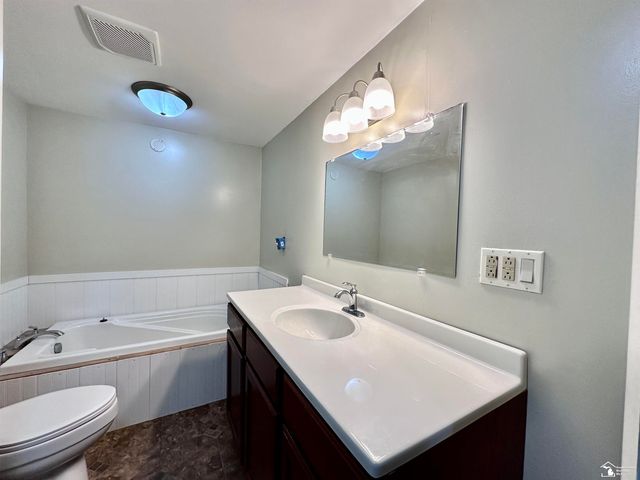 37 W Chestnut Street, Petersburg, MI 49270