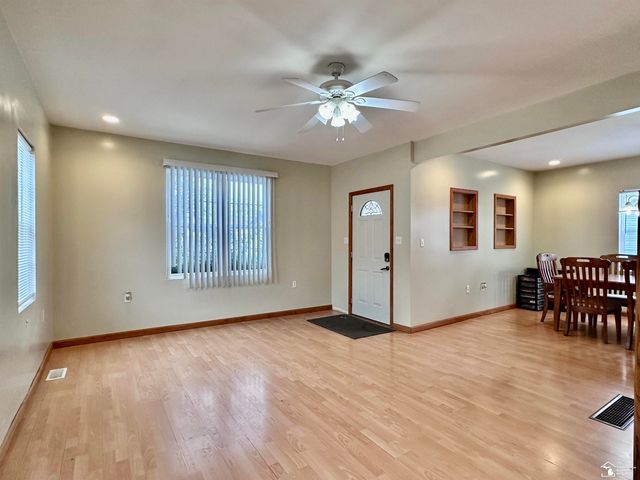 37 W Chestnut Street, Petersburg, MI 49270