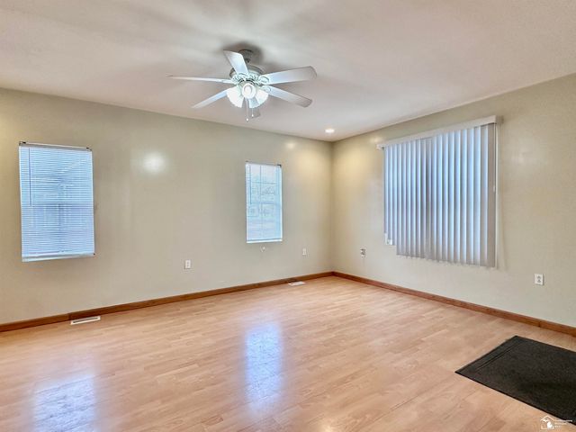 37 W Chestnut Street, Petersburg, MI 49270