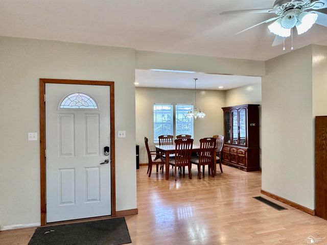 37 W Chestnut Street, Petersburg, MI 49270