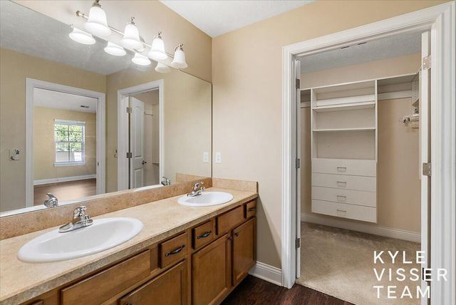 892 Bridge Crest Drive, Ada, MI 49301