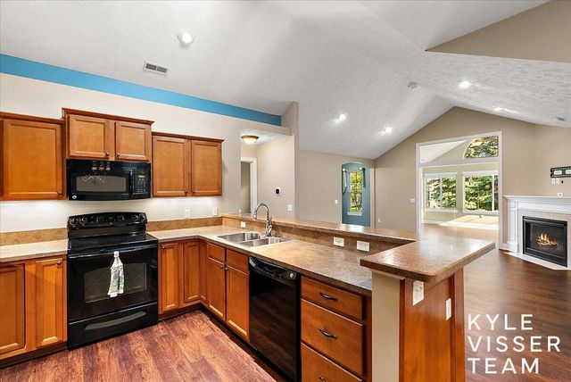 892 Bridge Crest Drive, Ada, MI 49301