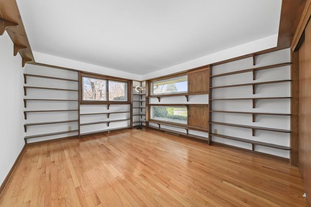 N60W15671 Hawthorne DRIVE, Menomonee Falls, WI 53051