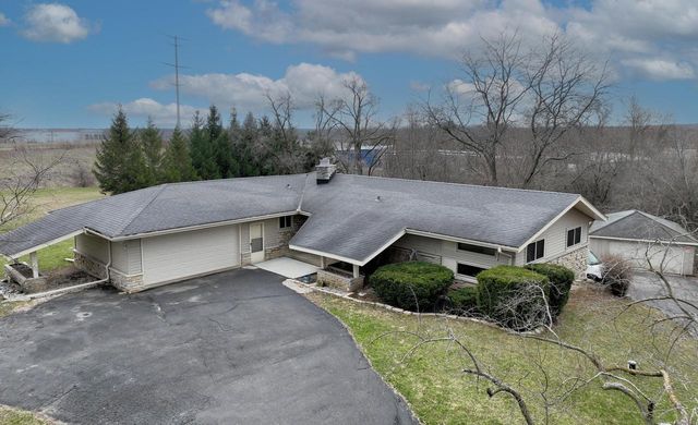 N60W15671 Hawthorne DRIVE, Menomonee Falls, WI 53051