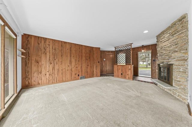 N60W15671 Hawthorne DRIVE, Menomonee Falls, WI 53051