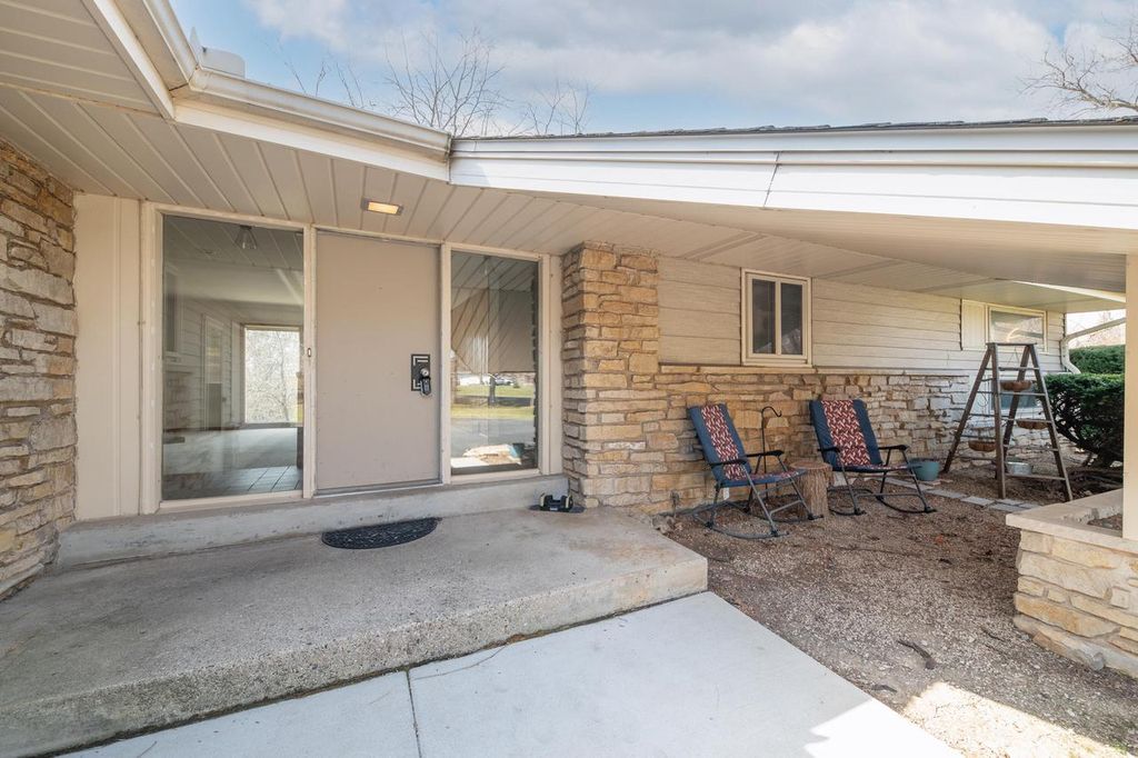 N60W15671 Hawthorne DRIVE, Menomonee Falls, WI 53051