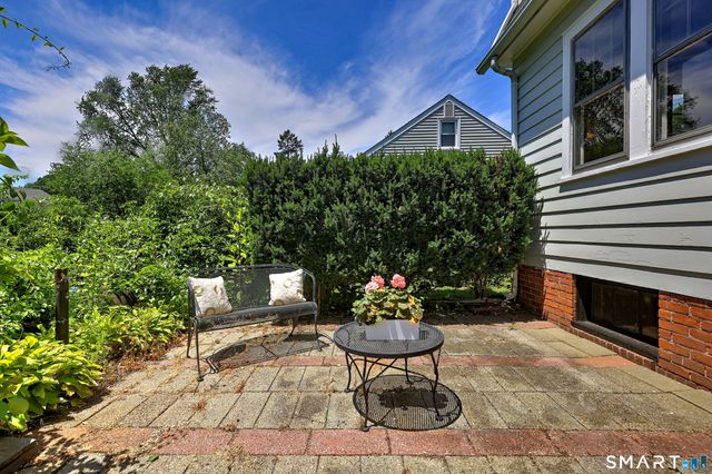 84 Park Avenue, Hamden, CT 06517