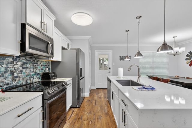 1004 Woodbrook Street, Arlington, TX 76011