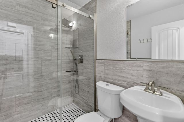 1004 Woodbrook Street, Arlington, TX 76011