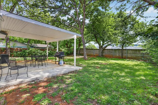 1004 Woodbrook Street, Arlington, TX 76011