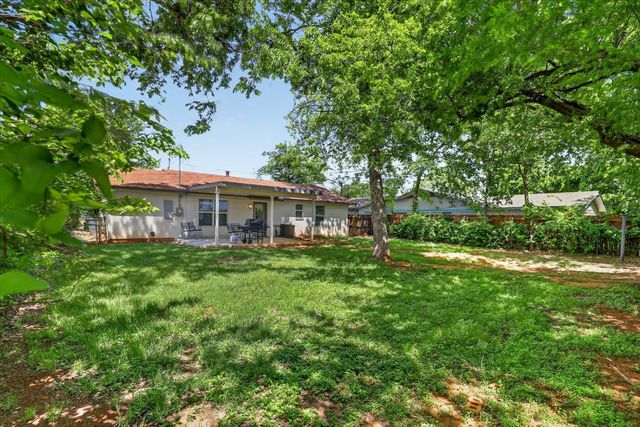 1004 Woodbrook Street, Arlington, TX 76011