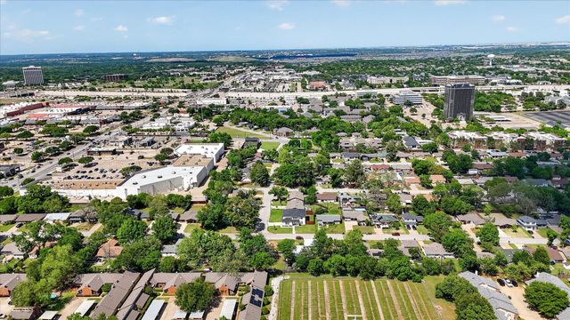 1004 Woodbrook Street, Arlington, TX 76011