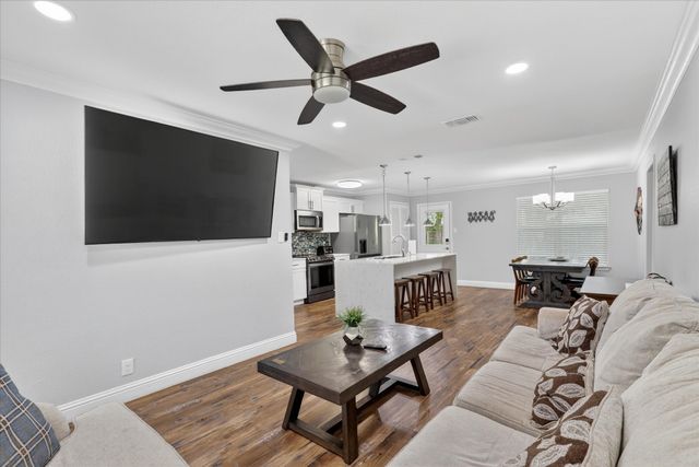 1004 Woodbrook Street, Arlington, TX 76011